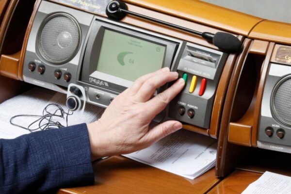 Рада у першому читанні проголосувала за повернення податкових перевірок