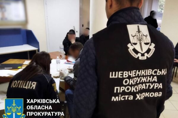 На хабарі затримали посадовця виконавчої служби Харківщини