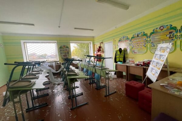 Рятувальники показали наслідки атаки в навчальному закладі на Хмельниччині (ФОТО)