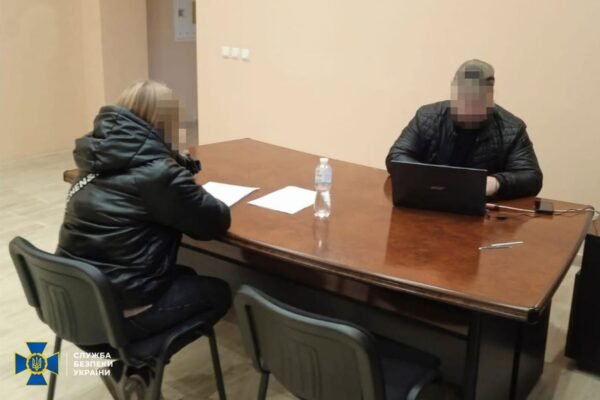 На Харківщині власниця салону краси “в темну” випитувала у клієнтів дані про позиції ЗСУ