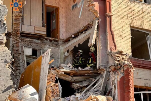 Пошуково-рятувальні роботи на місці ракетного удару в Запоріжжі завершено