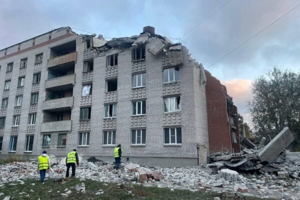 Під обстріл росіян потрапив центр Слов’янська: Зруйновано гуртожиток (ФОТО)