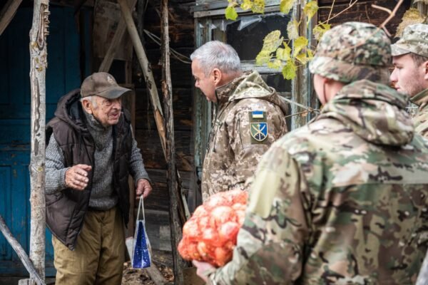 Відірвані від цивілізації: Наєв розповів, як військові опікуються родинами, що опинилися сам на сам із проблемою виживання у зоні відчуження (ФОТО, ВІДЕО)