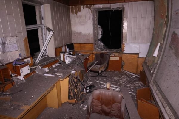 Рятувальники показали відео з місця ракетного удару по пожежній частині в Ізюмі