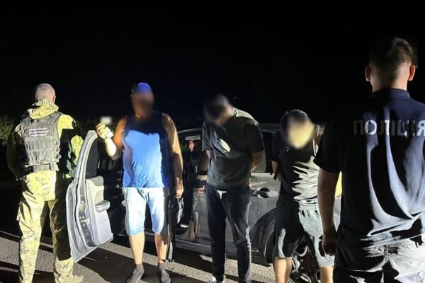 На кордоні з Румунією затримали двох втікачів призовного віку (ФОТО)