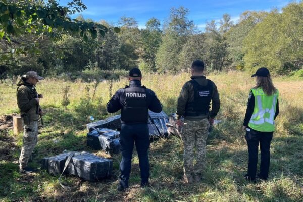 У Чернівецькій області прикордонники з пострілами зупиняли контрабандистів