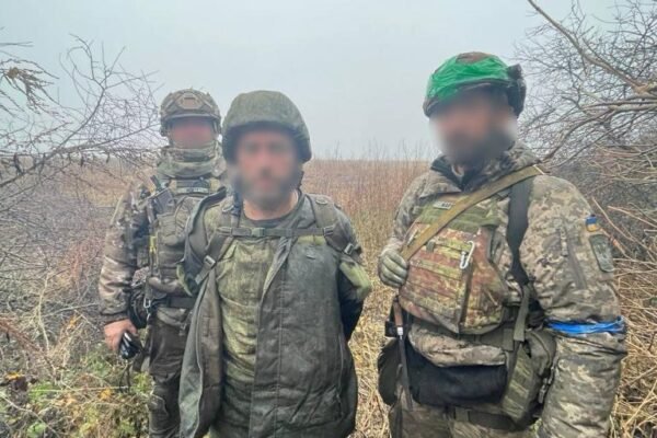Прикордонники взяли в полон російського вояка: Москвич розповів, скільки РФ платить за вбивство українців