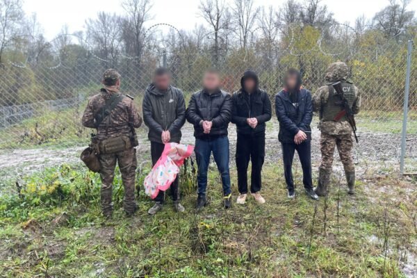 На Закарпатті затримали 4 ухилянтів, що планували втекти з країни на рятувальному колі