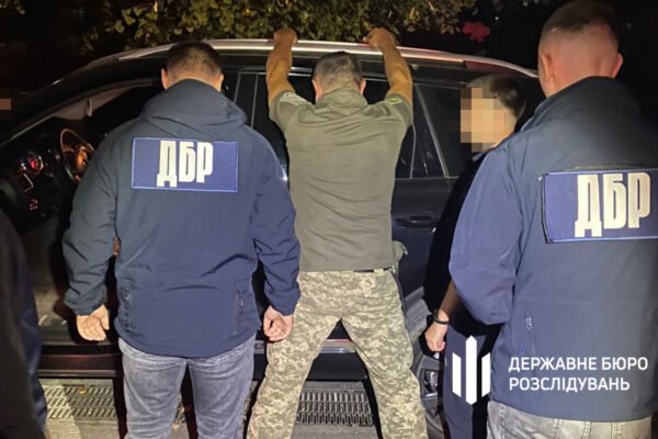 ДБР викрило воєнкомів Одеси, які допомагали з “білими квитками” депутатам та їхнім родичам (ФОТО)
