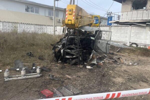 На Київщині авто підірвалося на протитанковій міні: троє постраждалих (ФОТО)