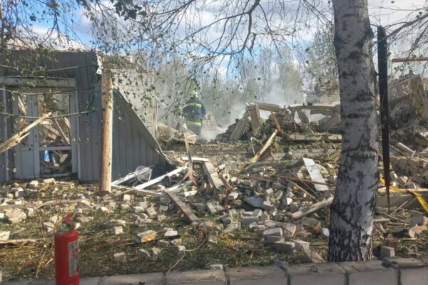 Майже пів сотні загиблих через удар по Харківщині: у кафе відбувались поминки