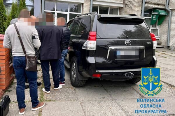 Начальника управління Волинської ОВА спіймали на хабарі (ФОТО)