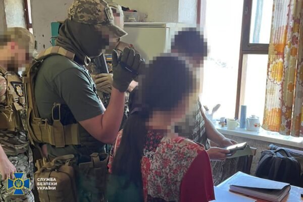 У Запоріжжі затримали двох агенток фсб, які “полювали” на ППО та “зливали” персональні дані військових ЗСУ (ФОТО)