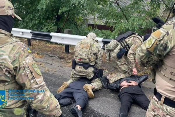 На Дніпропетровщині двоє чоловіків вимагали 11 тисяч доларів неіснуючого боргу у батька загиблого бійця ЗСУ (ФОТО)