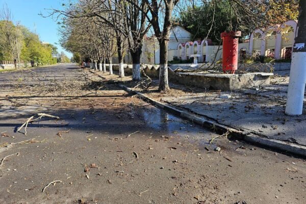 Війська рф масовано обстріляли Херсон: п’ятеро постраждалих (ФОТО)