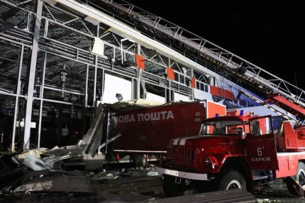 Стан 5 поранених внаслідок удару по терміналу “Нової пошти” важкий