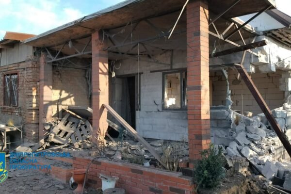 Окупанти вранці обстріляли Нікополь: поранена жінка (ФОТО)