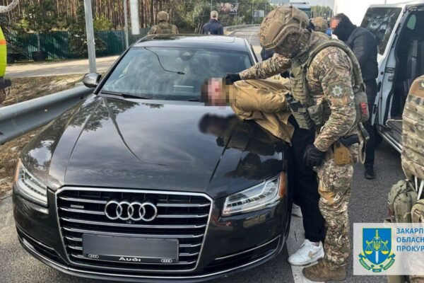 Правоохоронці затримали афериста, що видурив у матері полеглого воїна ЗСУ 7,5 млн грн