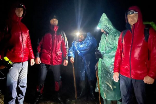 У горах на Івано-Франківщині рятувальники розшукали заблукалих туристів (ФОТО)