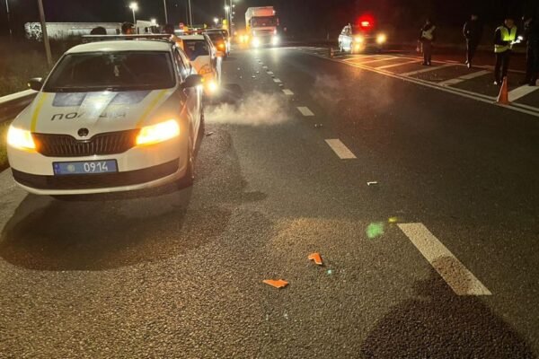 Водій вантажівки, що наїхала на патрульного на Хмельниччині, отримав підозру