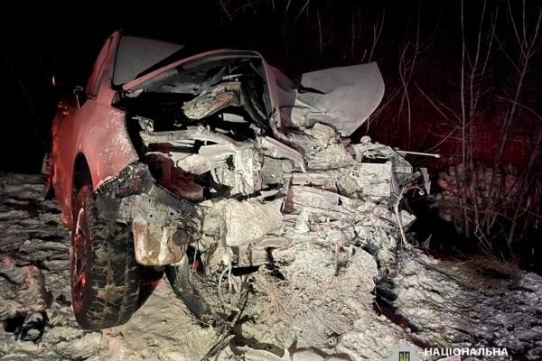 На Харківщині водій Subaru збив двох військових на узбіччі дороги (ФОТО)