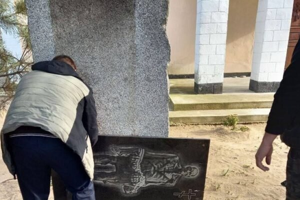 У Новій Каховці окупанти демонтували пам’ятник жертвам Голодомору (ФОТО)