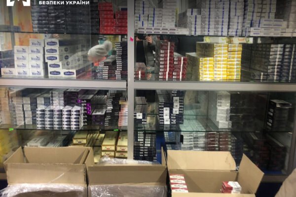 Правоохоронці вилучили з незаконного обігу 17 тисяч пачок цигарок у Києві