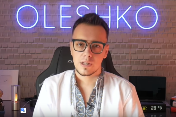 Блогеру Олешку, який втік за кордон та закликає ухилятися від призову, повідомили про підозру
