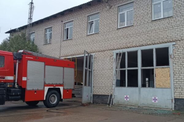 Росіяни вдарили з авіації по пожежній частині на Харківщині