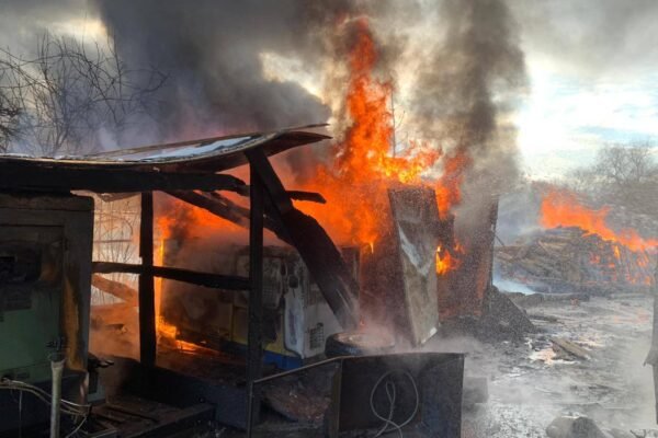 У Харківській області окупанти масовано обстріляли низку громад. Є поранений
