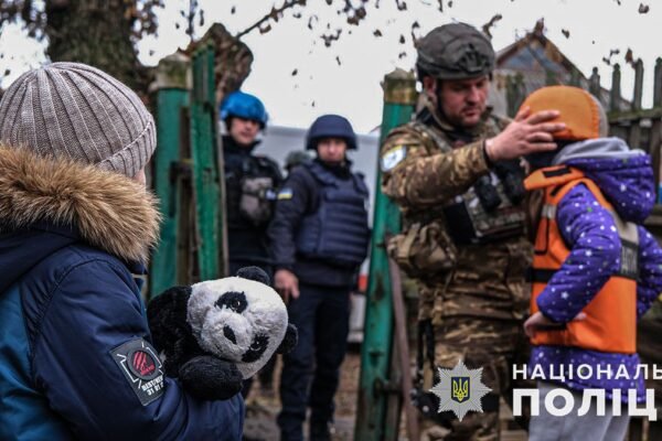 Білі янголи вивезли з села Торецької громади 5 маленьких дітей