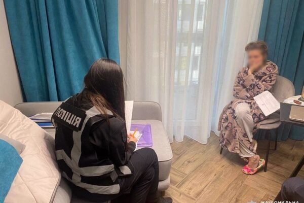 Консул України незаконно видавала мешканцям Сходу українські візи для виїзду до ЄС