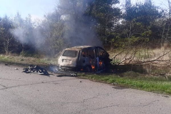 У Херсоні росіяни поцілили з артилерії в авто, у якому їхала родина з немовлям (ФОТО, ВІДЕО)