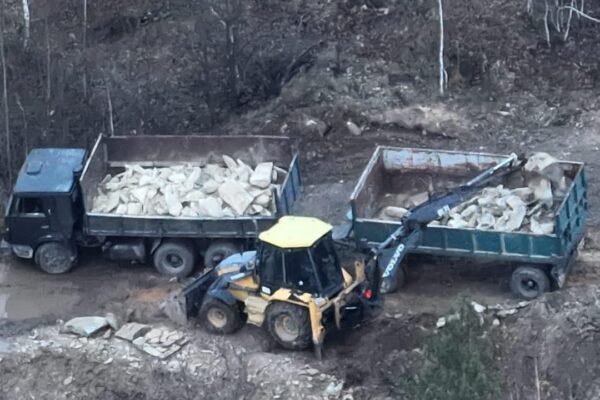 Прикордонники за допомогою дрона “вполювали” незаконних видобувачів каменю на Житомирщині