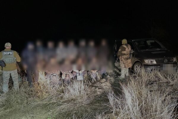 Двоє одеситів намагалися переправити понад десяток ухилянтів через кордон (ФОТО)