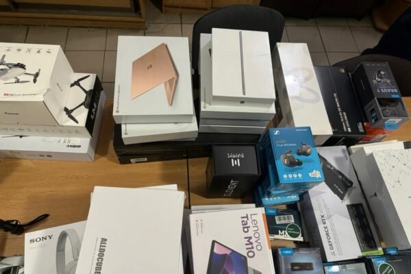 Ноутбуки, квадрокоптери та інше: Українка намагалася приховано ввезти в Україну 80 незадекларованих гаджетів