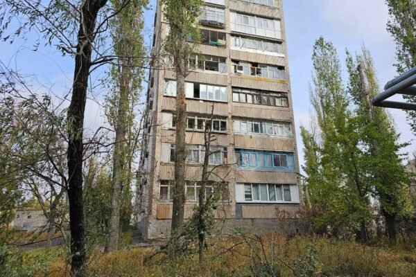 Росіяни обстріляли Херсон: поранені 2 людини (ФОТО)