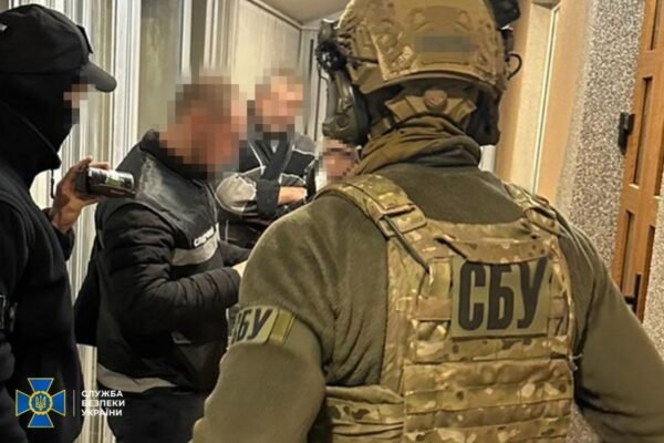 На Буковині затримали банду, яка “заробляла” на ухилянтах понад 100 тисяч доларів на місяць (ФОТО)