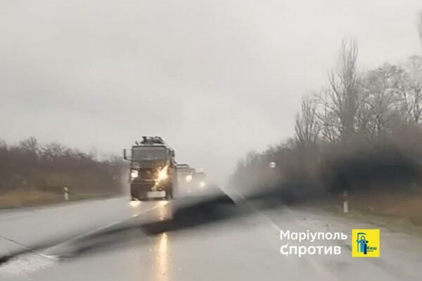 Росіяни перекидають на Маріупольський напрямок техніку з новим маркуванням, – Андрющенко