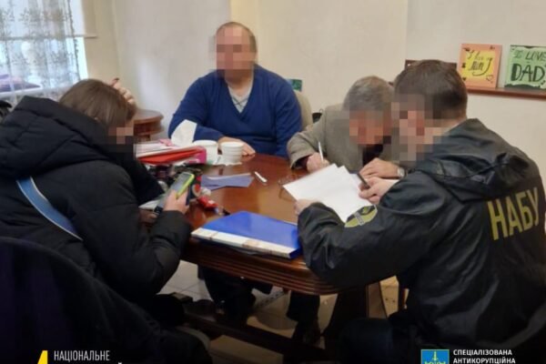 Ще одне викриття від НАБУ: власник будівельного бізнесу намагався підкупити керівництво Мінрозвитку 15 квартирами (ФОТО)