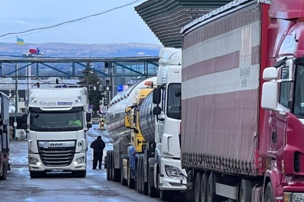 Ситуація на кордоні з Польщею: заблоковані чотири пункти пропуску, в чергах стоять 2450 вантажівок