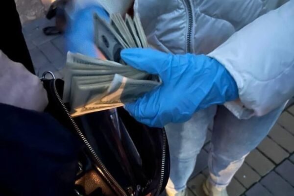 Працівниця Черкаської обллікарні допомагала оформити “липову” інвалідність для уникнення мобілізації