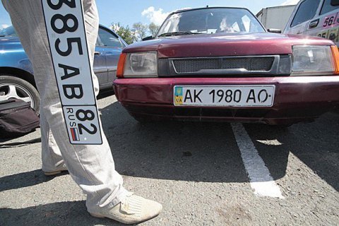Росіяни збираються заборонити рух транспорту з українськими номерами на окупованих територіях, – ЦНС