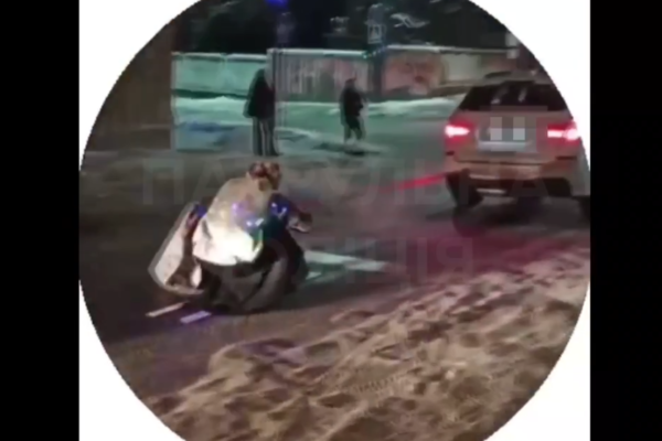 Вулицями Львова їздила “жінка” на лижах, причіплених до БМВ, яка виявилася 30-річним ухилянтом (ВІДЕО)