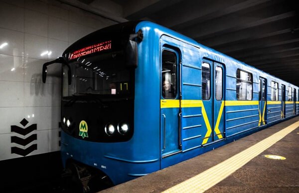 Частину синьої гілки київського метро закриють аж до літа