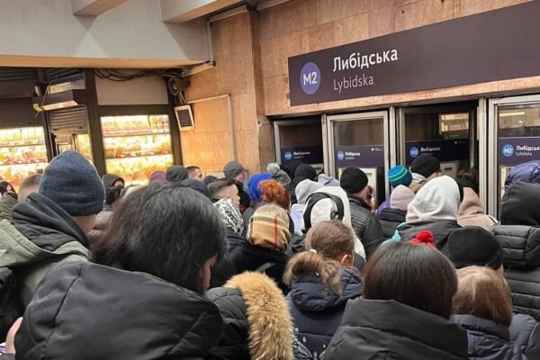 Як виглядає станція Либідська у Києві в перший понеділок після закриття 6 станцій метро (ВІДЕО)