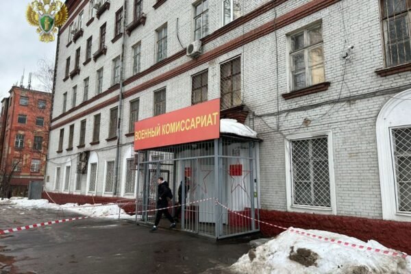 В Підмосков’ї гігантська брила “прорідила” чергу з потенційних призовників (ВІДЕО)