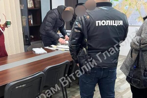 Правоохоронці проводять обшуки в Ужгородській міськраді (ФОТО)