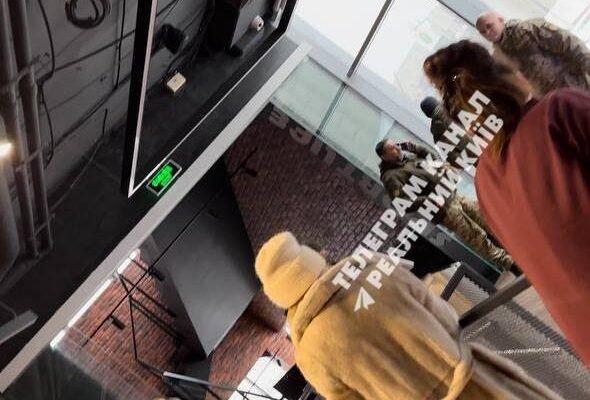 Працівники ТЦК прийшли в один із спортзалів у Києві (ВІДЕО)