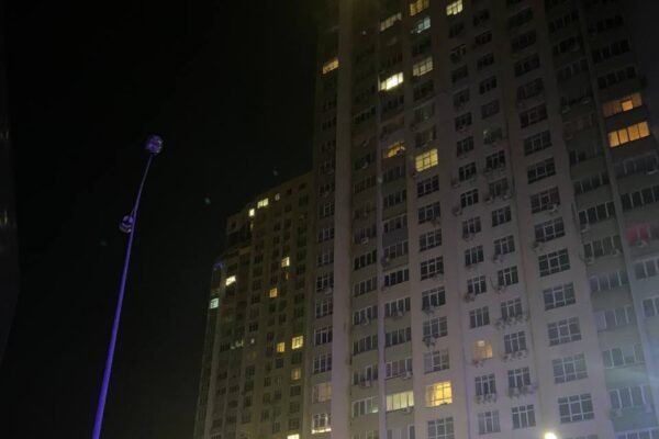 Нічний наліт “шахедів” на Київ: Є влучання у квартири, руйнування та поранені (ФОТО, ВІДЕО)
